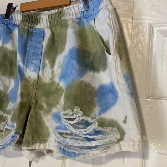 Collusion Distressed Denim Shorts - Picture 2 of 8